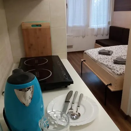 Aranyhid Apartmanhaz-arany