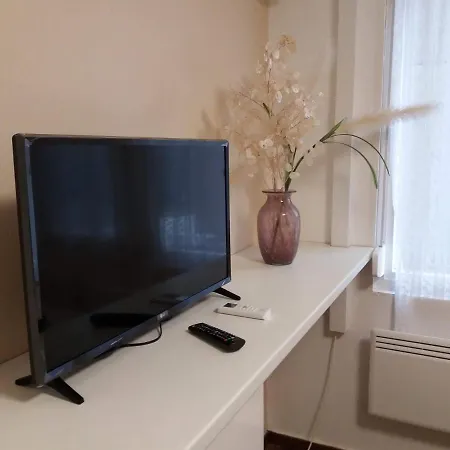 Aranyhid Apartmanhaz-arany