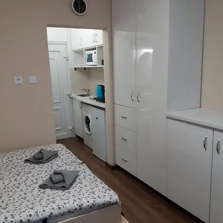 Aranyhid Apartmanhaz-arany